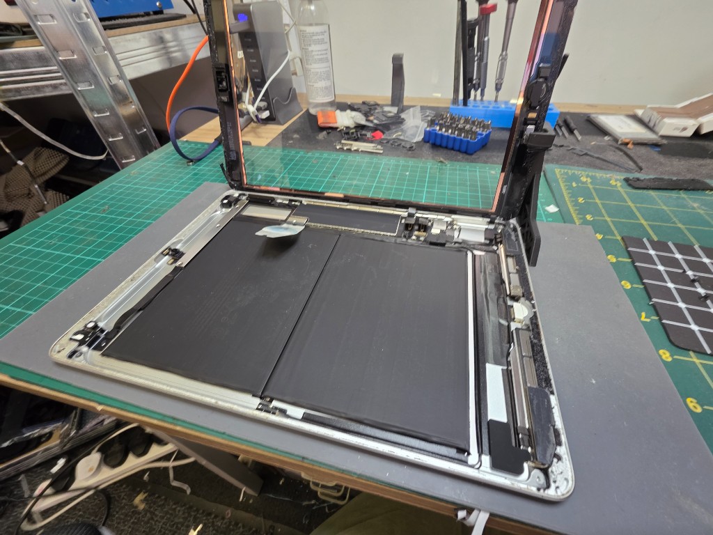 iPad battery and screen work on the bench at PhoneCell Frome